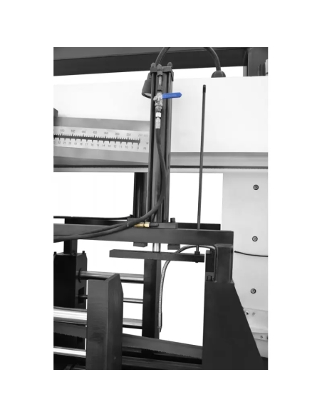 Fierăstrău cu bandă CORMAK H-700 pentru metal