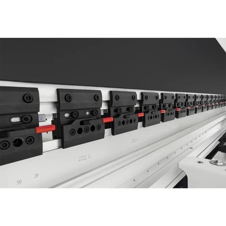 Presă hidraulică CNC CORMAK ELITE 250×3200 DA-58T