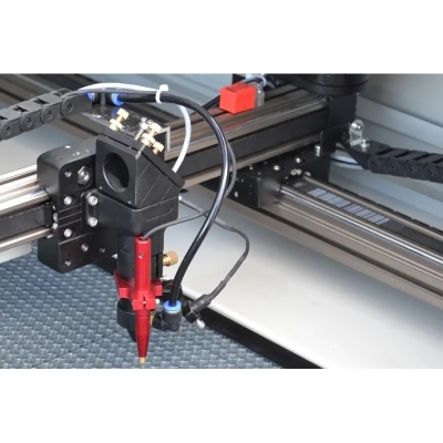 Gravor laser CO2 CORMAK LC1390Z pentru tăiere precisă 2