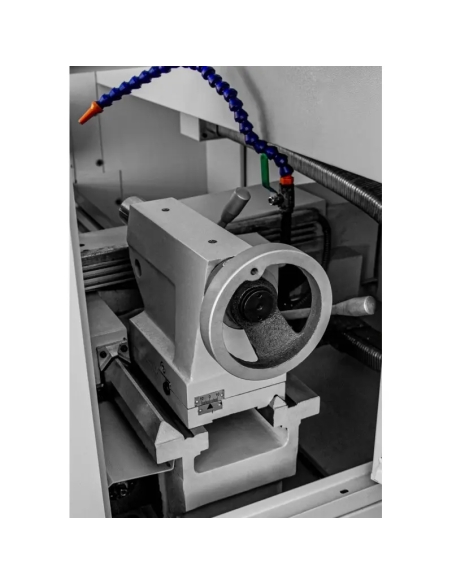 Strung CNC CORMAK 320×750 pentru prelucrare precisă