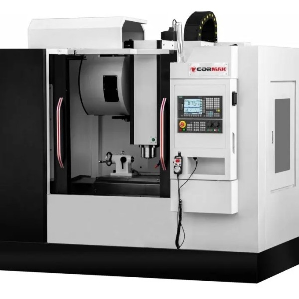 Ce este un centru de prelucrare CNC si cu ce se diferentiaza de o freza CNC?