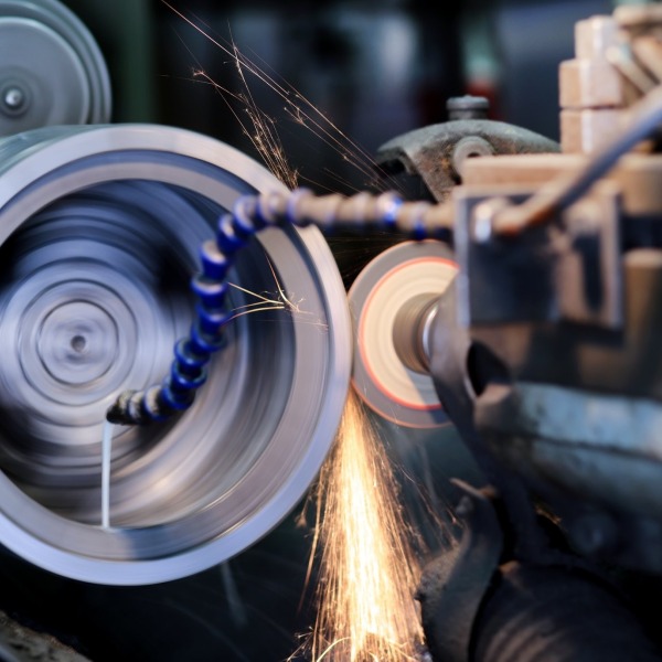 Metode de slefuire a gaurilor in metal – ghid complet pentru finisare de precizie