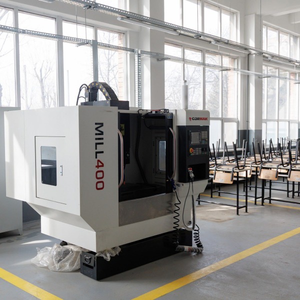 Centru de prelucrare CNC CORMAK MILL 400 la Colegiul Tehnic „Mihail Sturdza”, Iasi